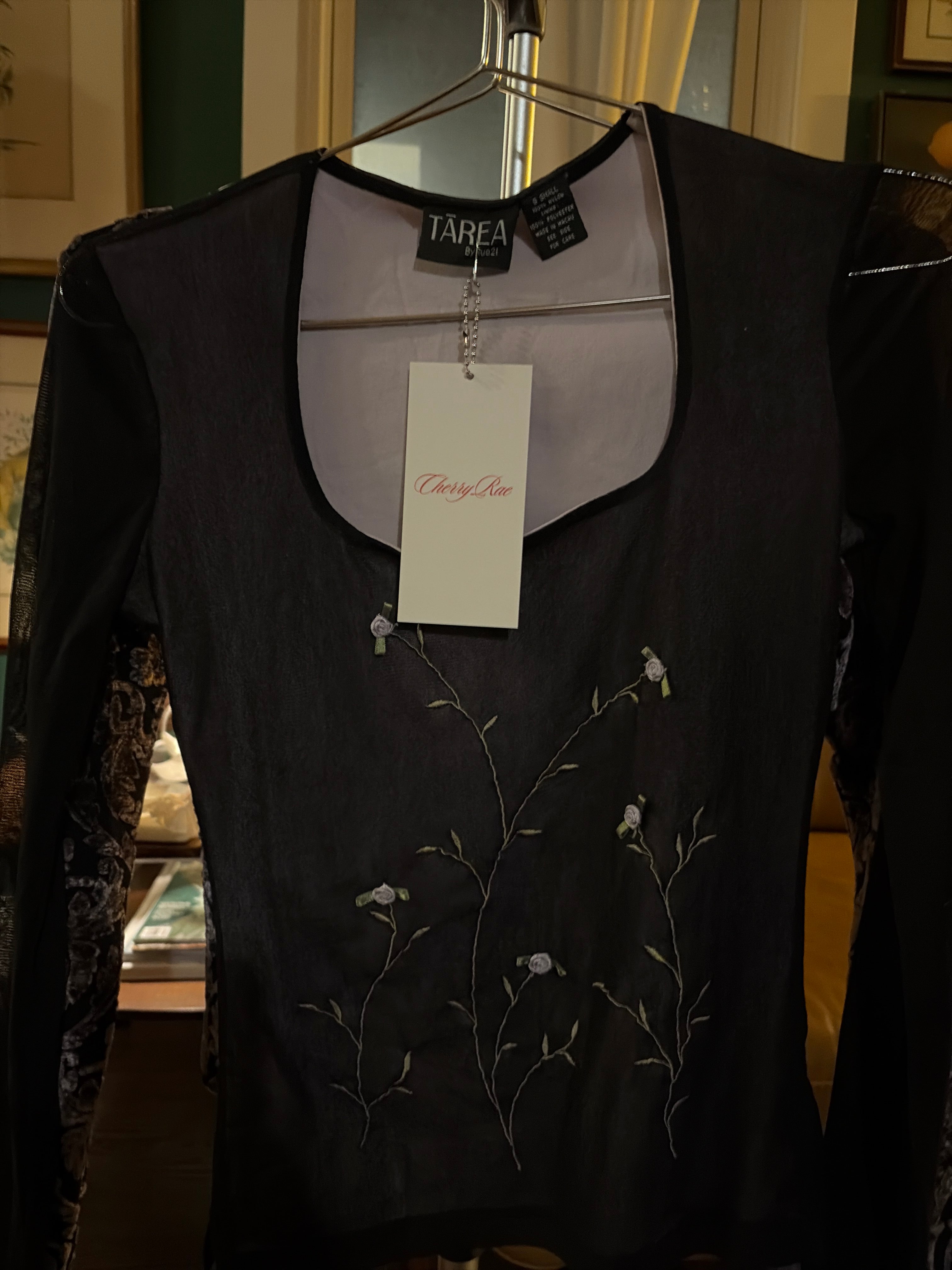 Tops - Long Sleeve (Tarea)