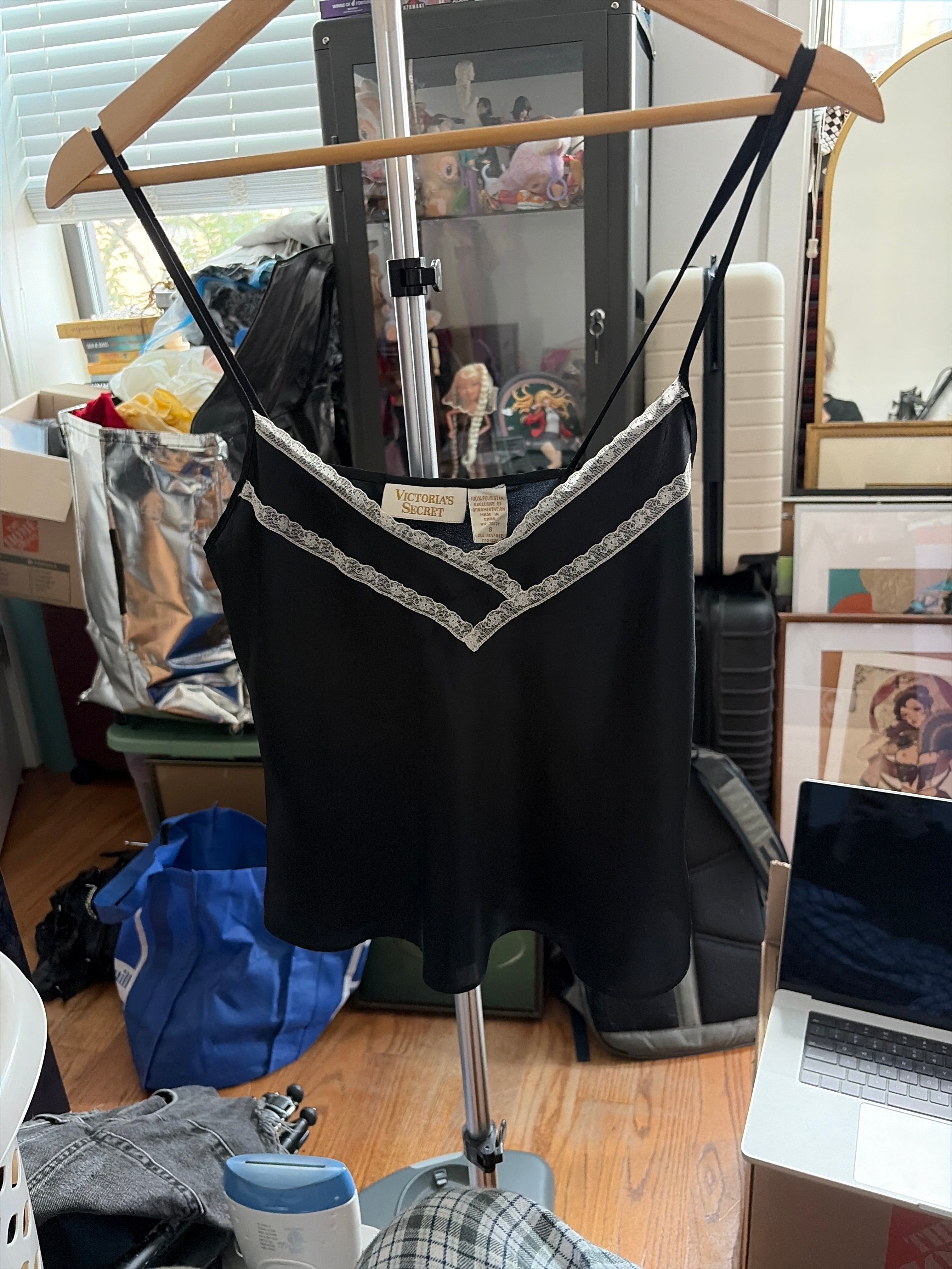 Tops - Sleeveless - VS