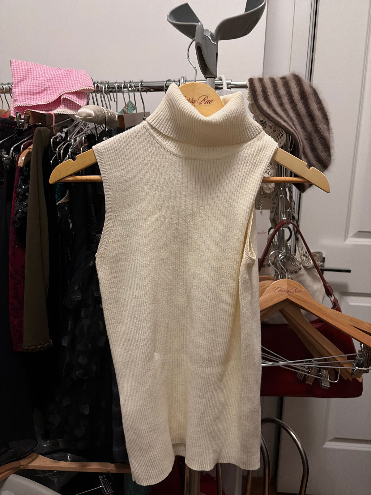 Tops - Sleeveless  - Moda INTL