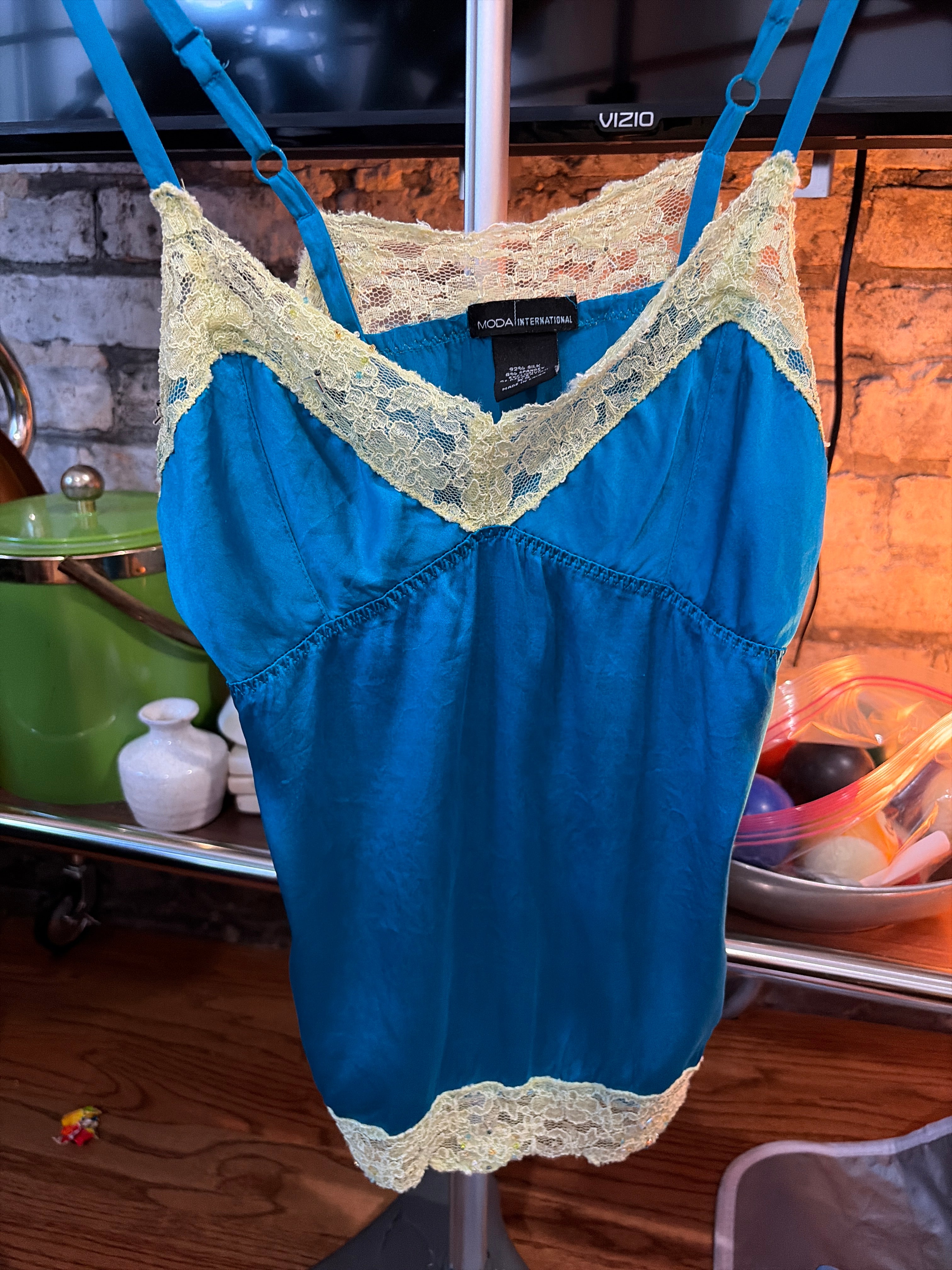 Tops - Sleeveless - Moda Intl