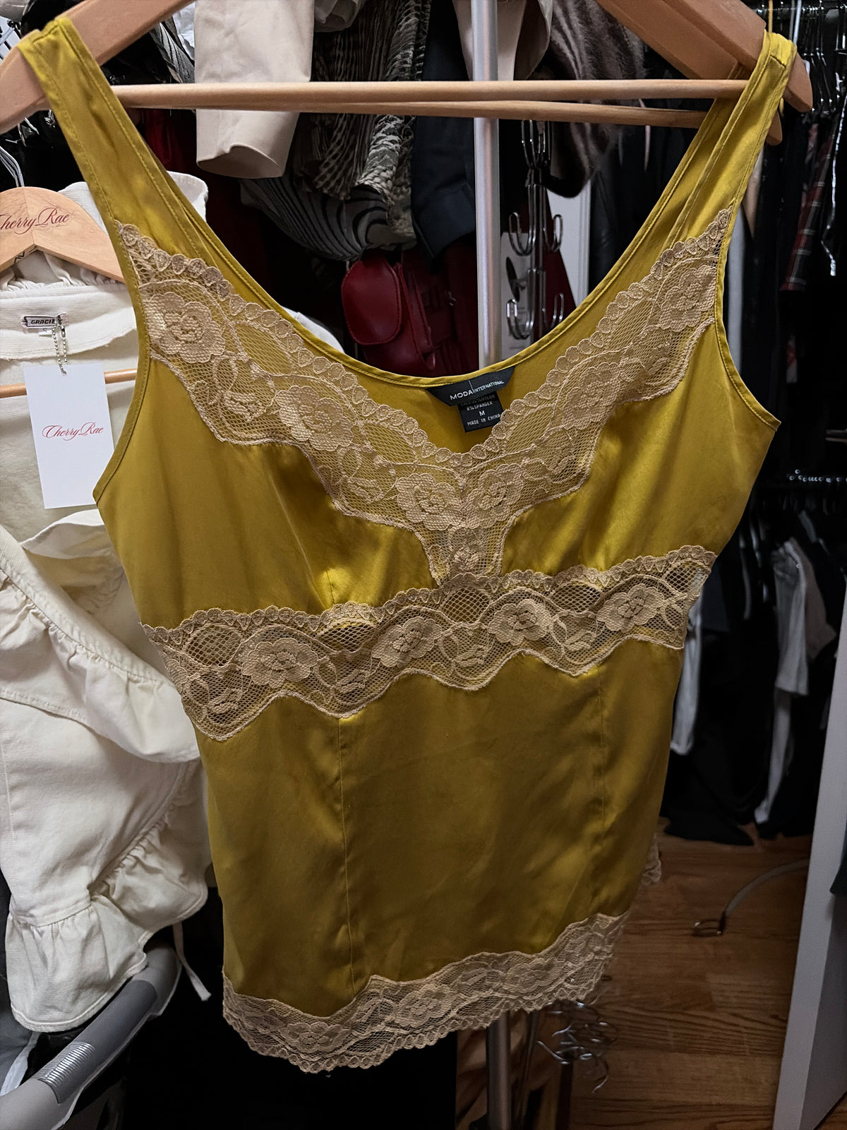 Tops - Sleeveless - Moda INTL