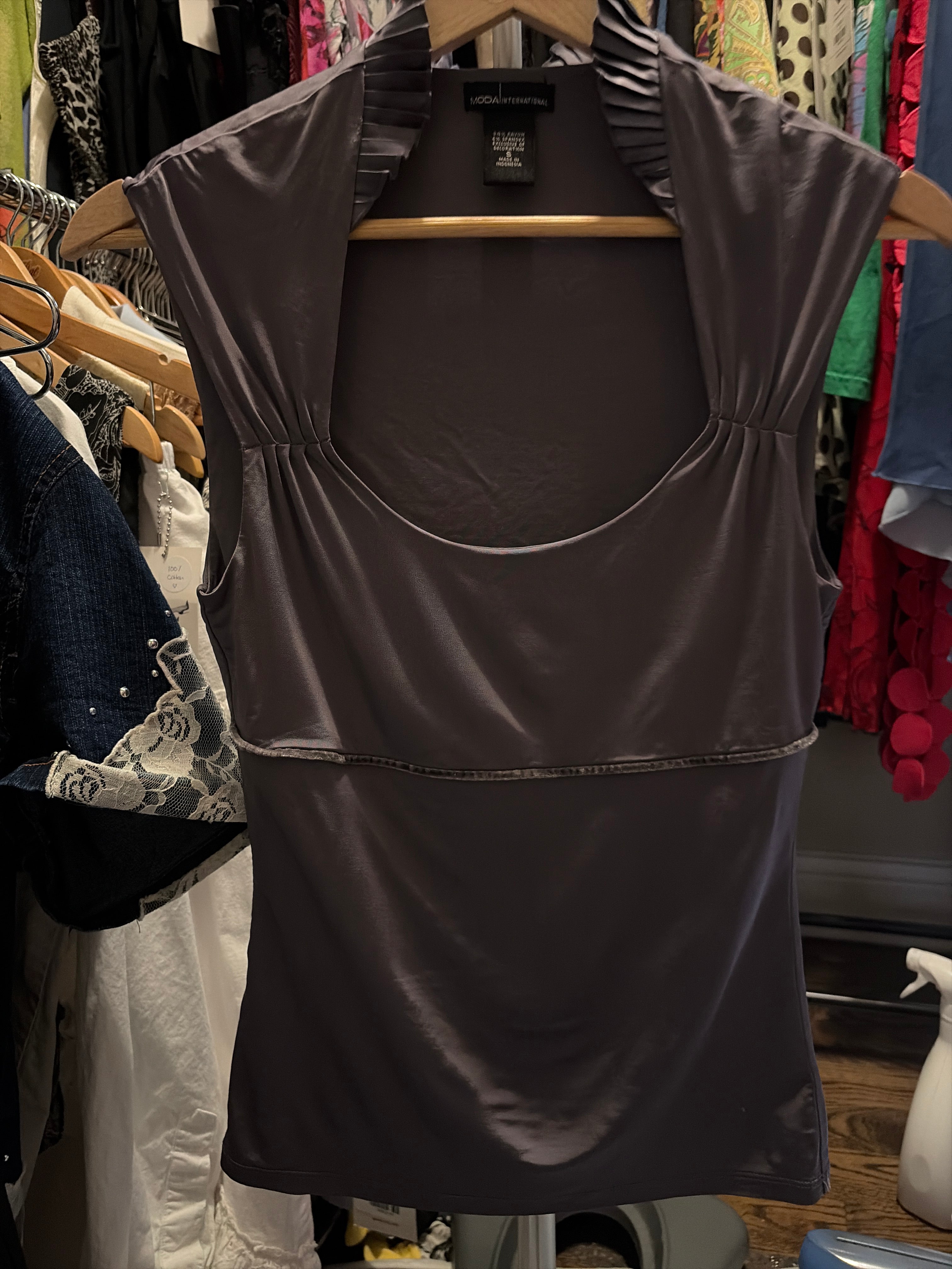Tops - Sleevless - Moda International