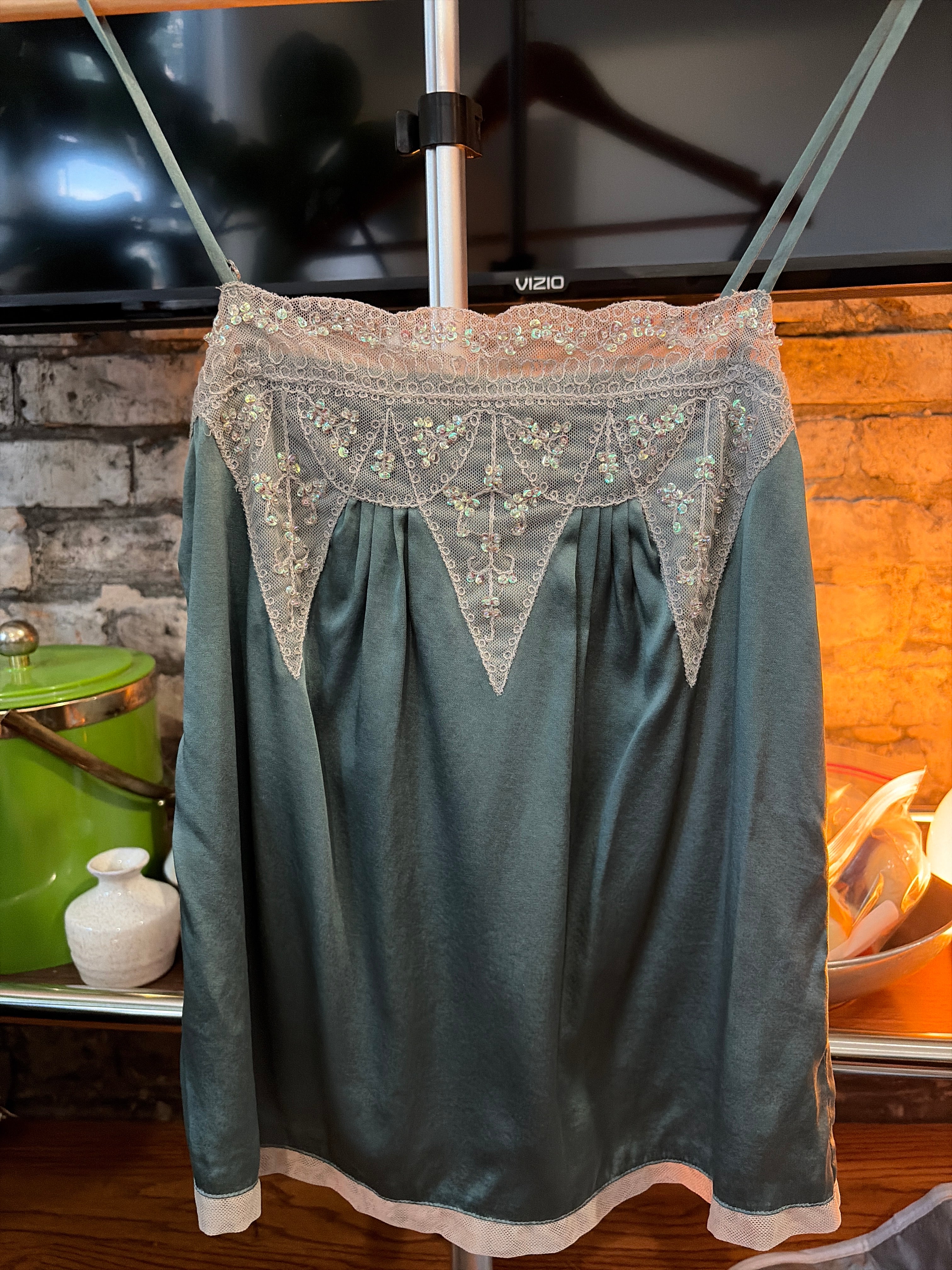Tops - Sleeveless - Moda Intl