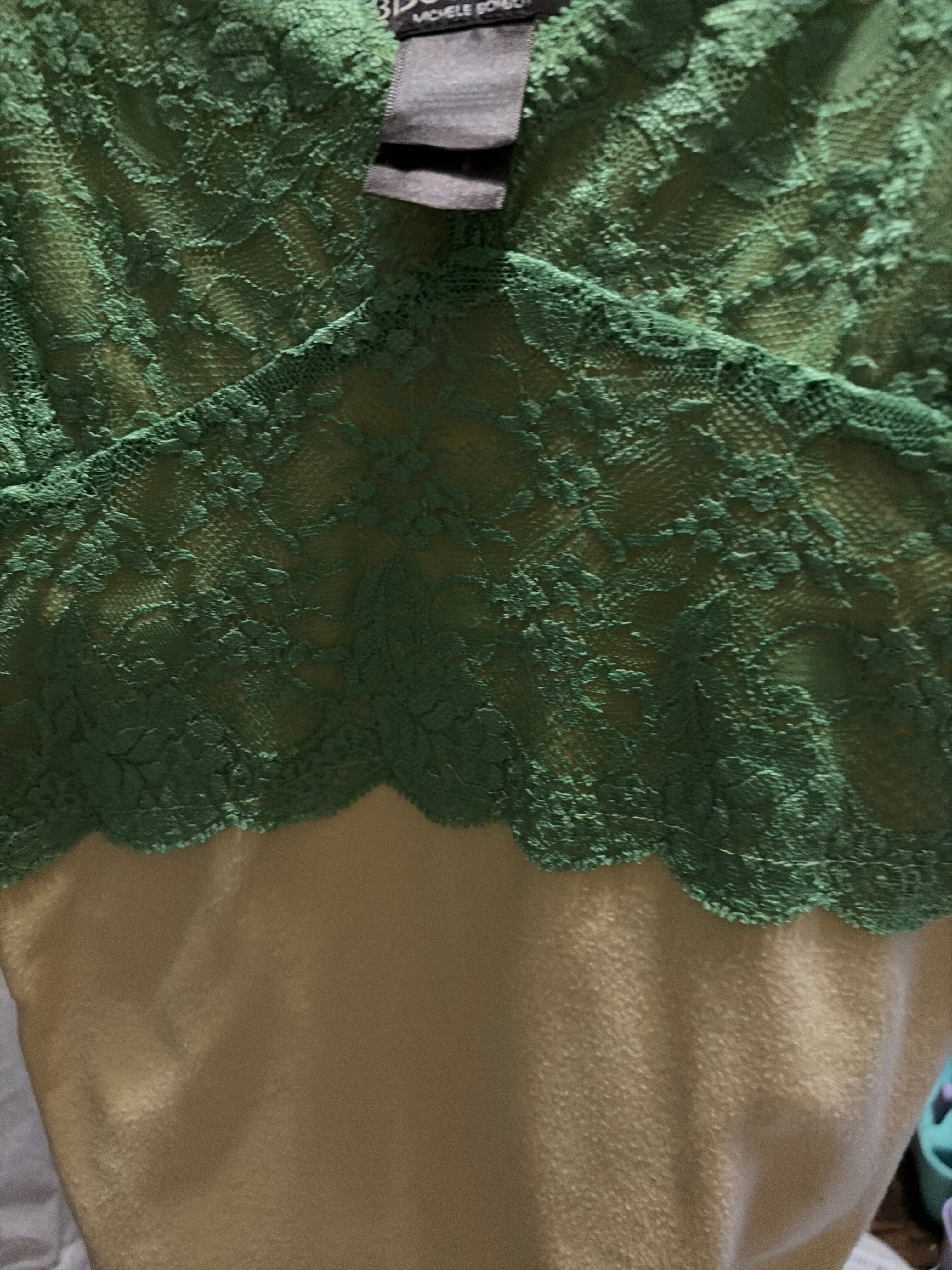 Tops - Sleeveless - Bisou