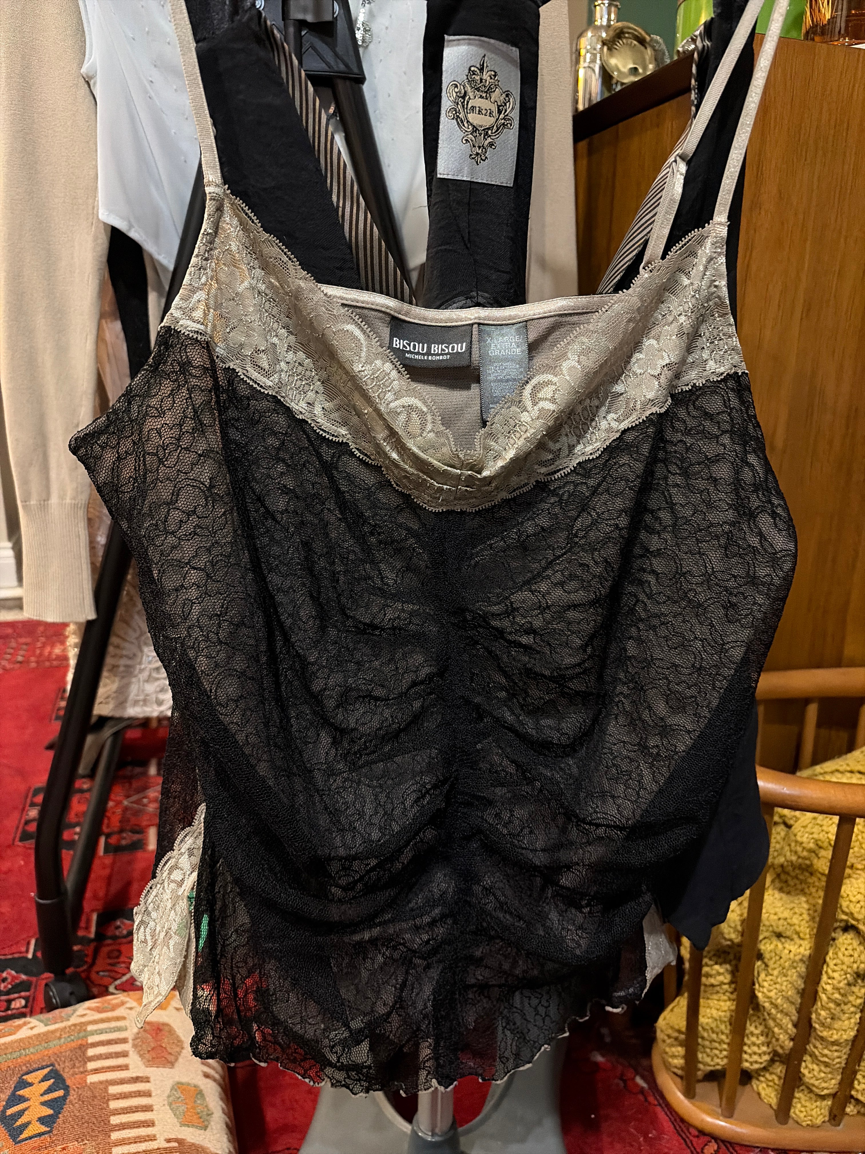 Tops - Sleeveless - Bisou