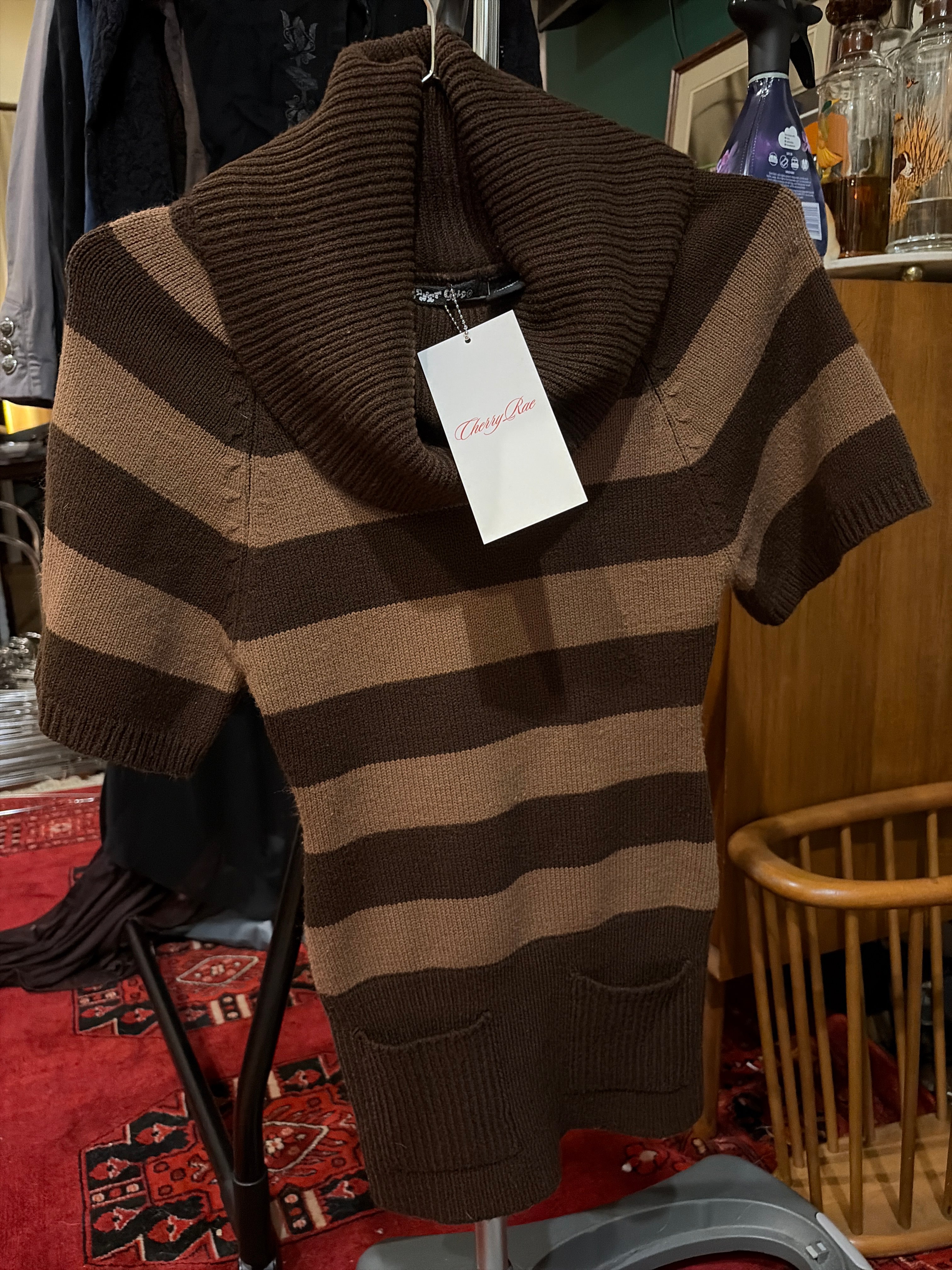 Sweater - (Planet Gold)